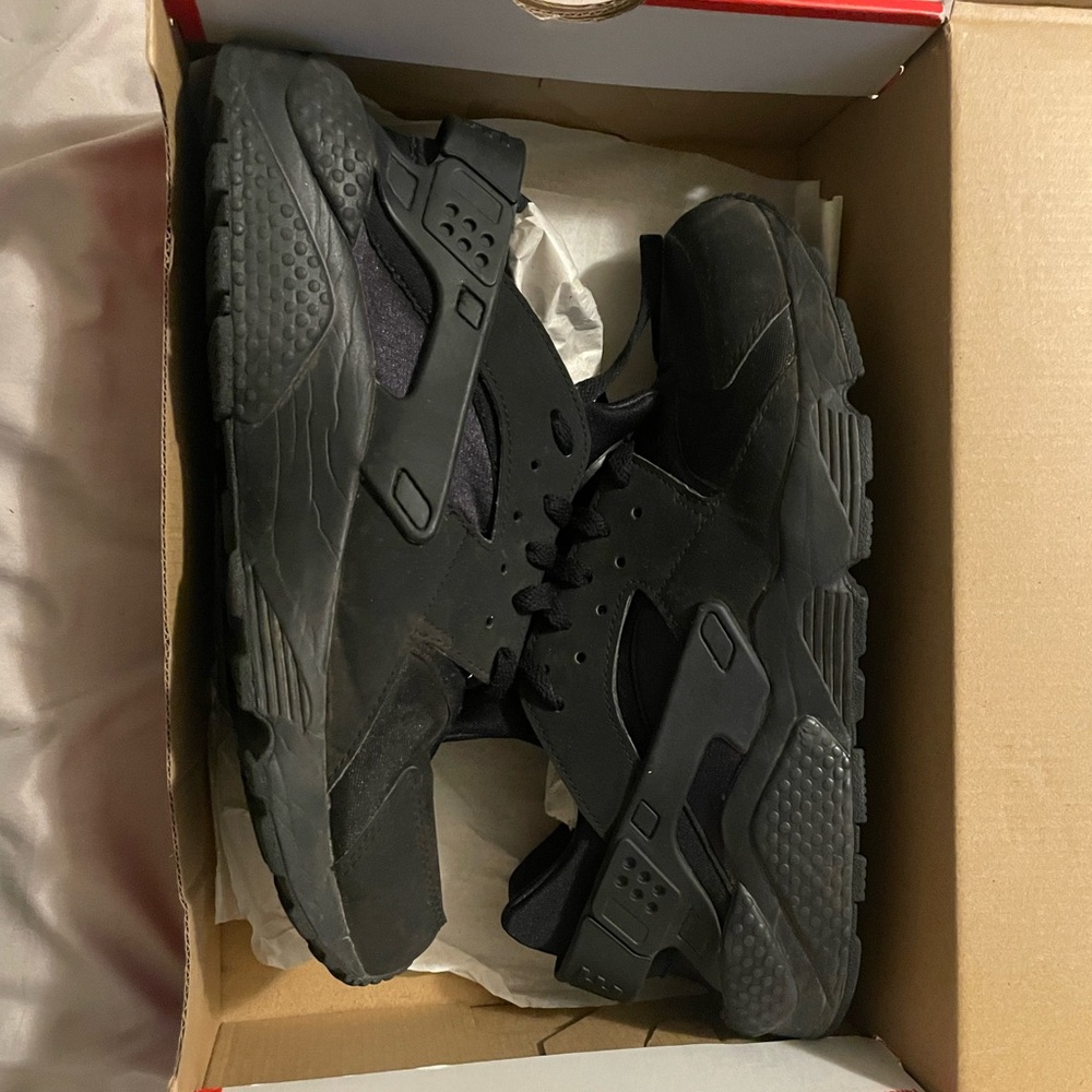 Nike Black Sneakers